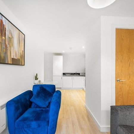 A Lovely 2 Bedroom Apartment In The Heart Of Preston Престън Екстериор снимка