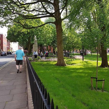 A Lovely 2 Bedroom Apartment In The Heart Of Preston Престън Екстериор снимка