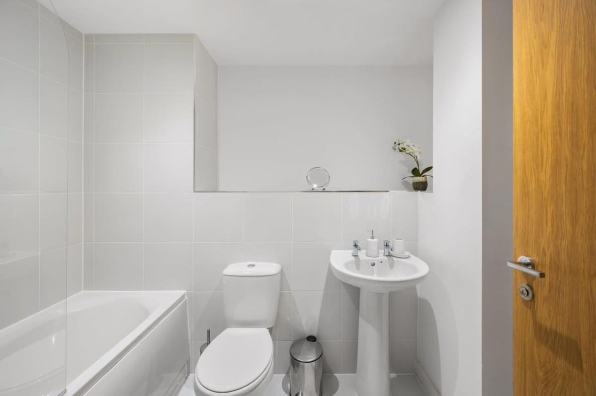 A Lovely 2 Bedroom Apartment In The Heart Of Preston Престън Екстериор снимка