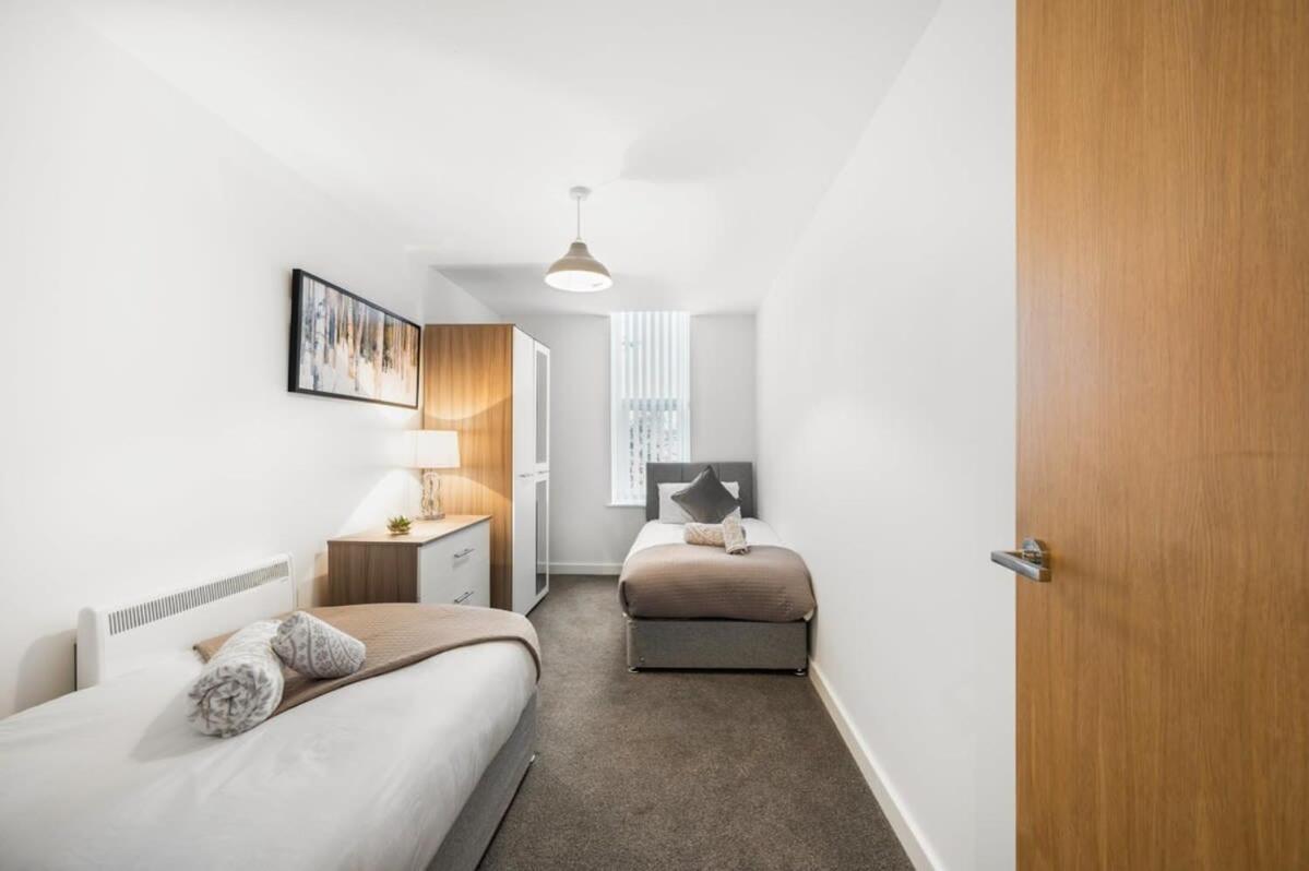 A Lovely 2 Bedroom Apartment In The Heart Of Preston Престън Екстериор снимка