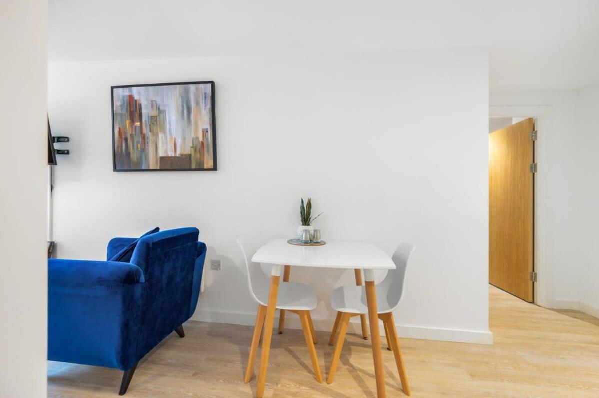 A Lovely 2 Bedroom Apartment In The Heart Of Preston Престън Екстериор снимка