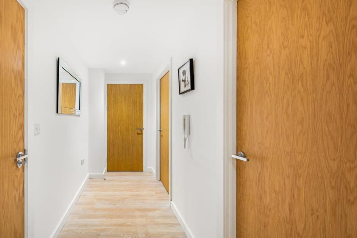 A Lovely 2 Bedroom Apartment In The Heart Of Preston Престън Екстериор снимка