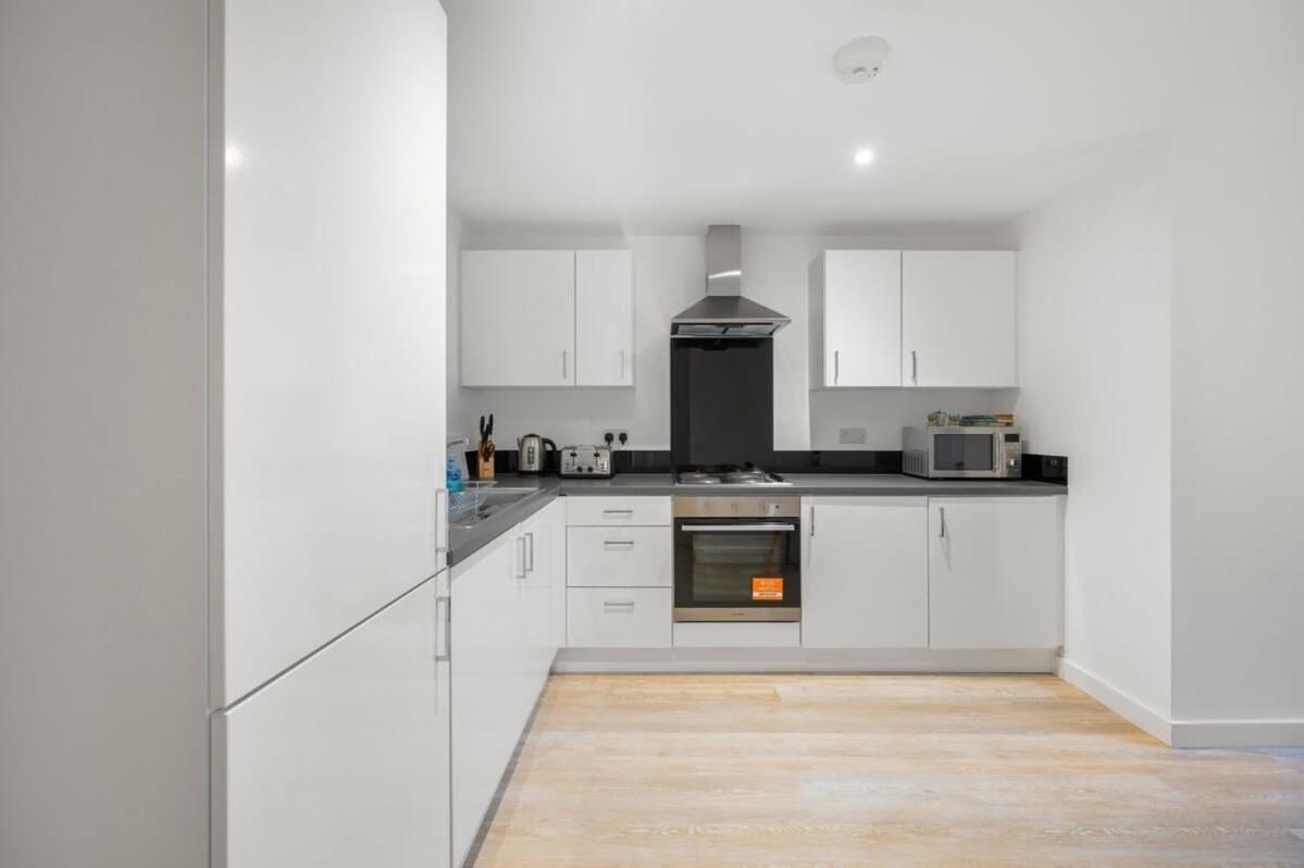 A Lovely 2 Bedroom Apartment In The Heart Of Preston Престън Екстериор снимка