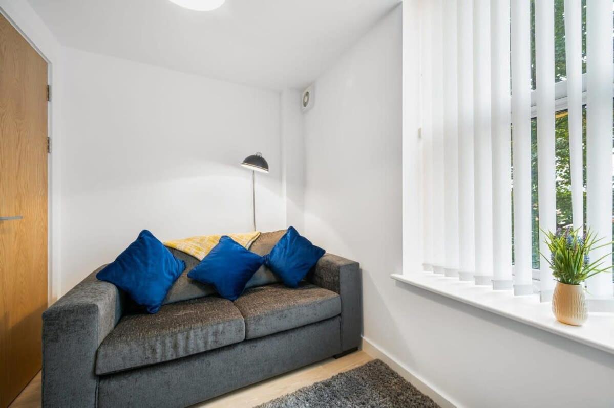 A Lovely 2 Bedroom Apartment In The Heart Of Preston Престън Екстериор снимка