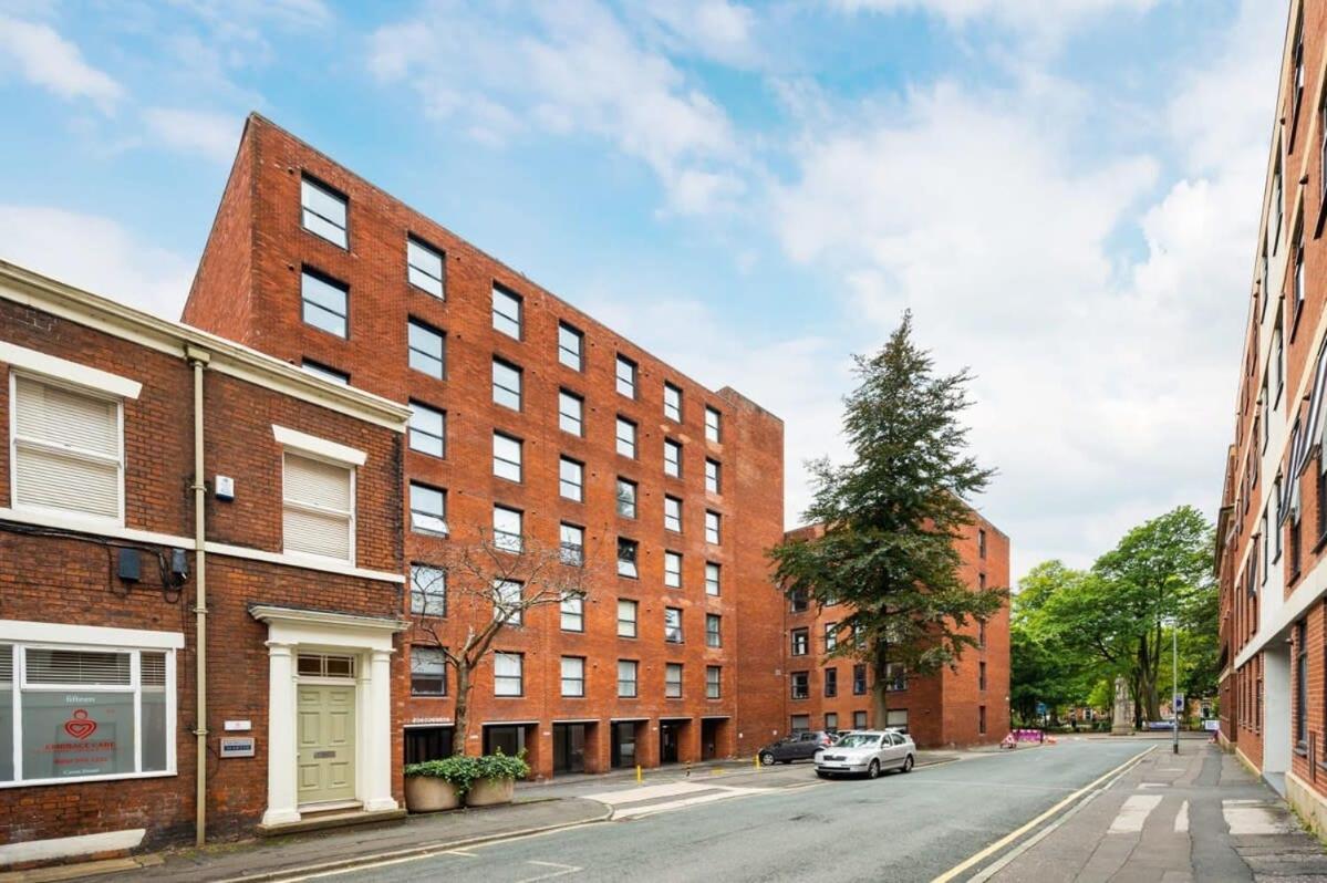 A Lovely 2 Bedroom Apartment In The Heart Of Preston Престън Екстериор снимка