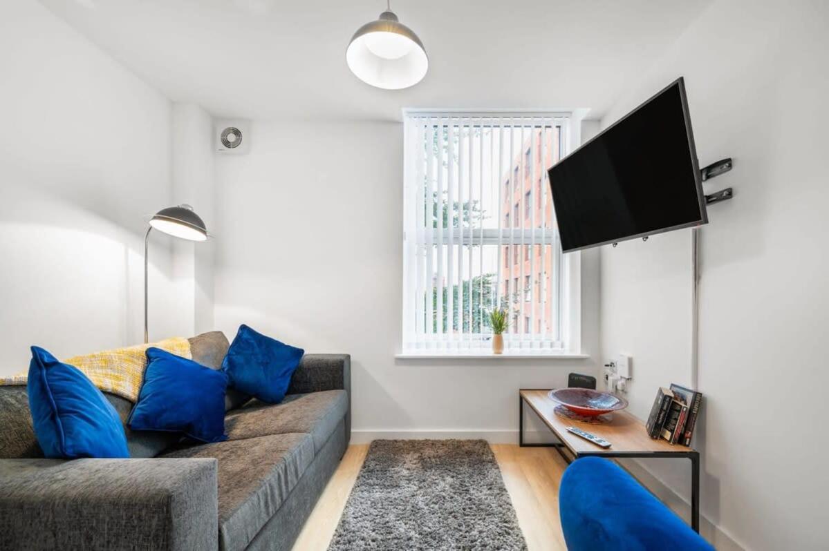A Lovely 2 Bedroom Apartment In The Heart Of Preston Престън Екстериор снимка