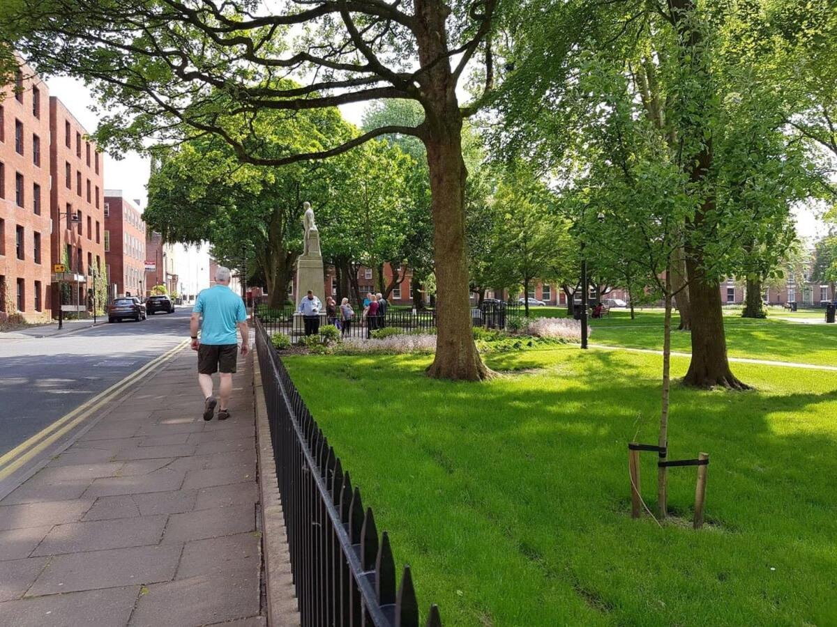 A Lovely 2 Bedroom Apartment In The Heart Of Preston Престън Екстериор снимка